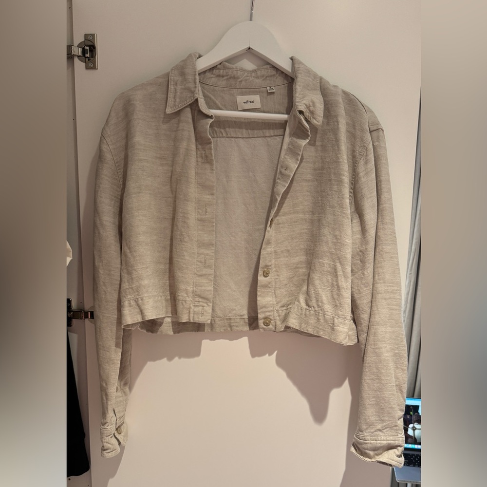 Wilfred cropped linen beige top button down.